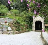 La fontaine de St Julien de Vouvantes